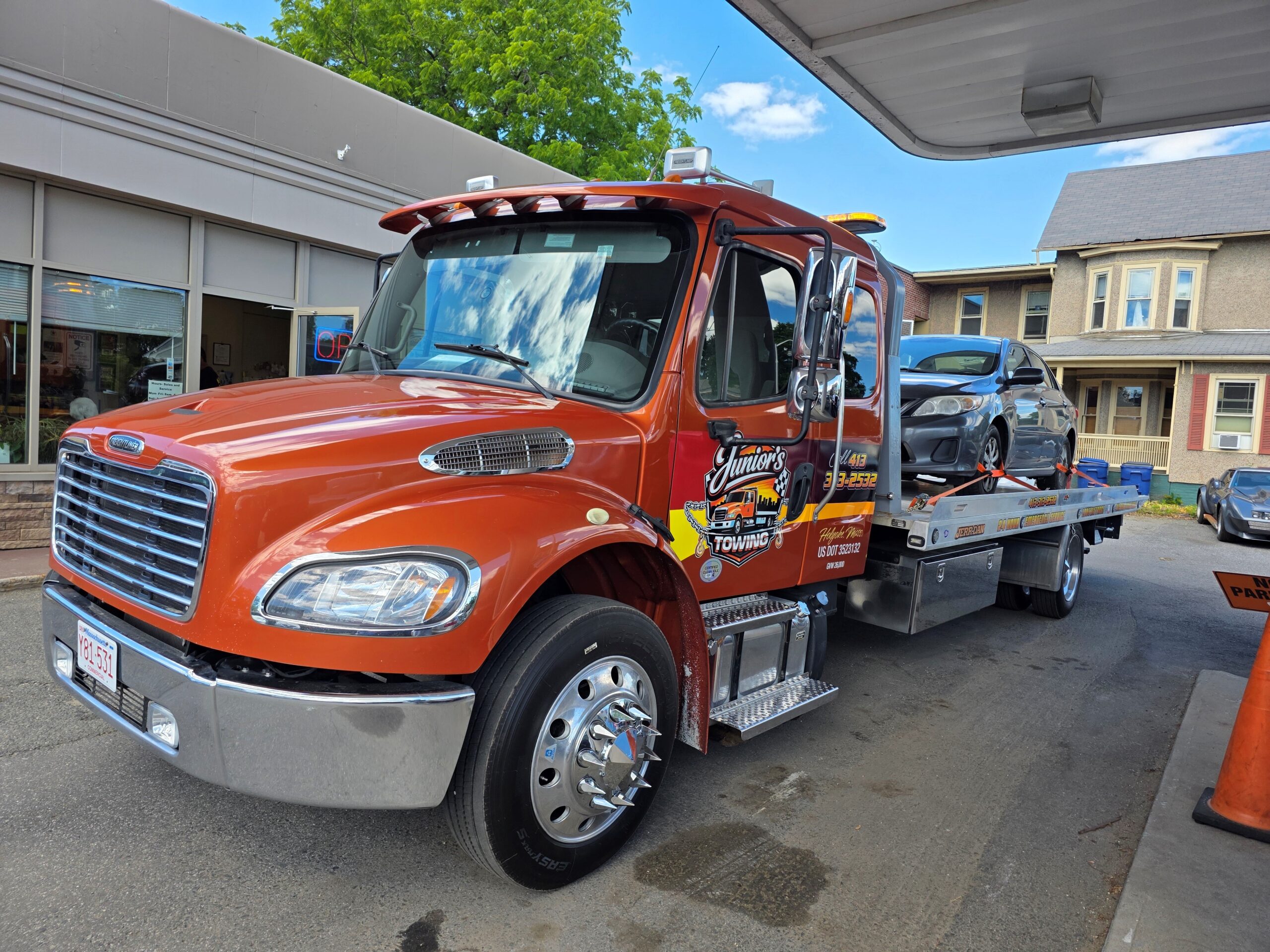Junior's Towing flatbed tow truck